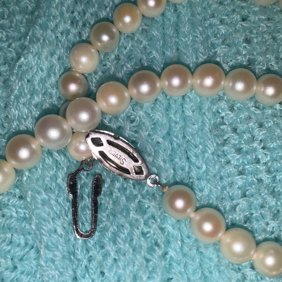 Japanese Akoya Pearl necklace with silver hardware - Picture 4 of 4